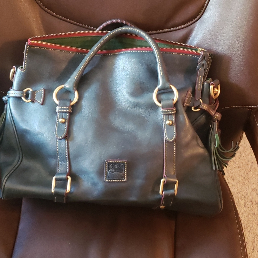 Dooney and Bourke Handbag! - Picture 2 of 8